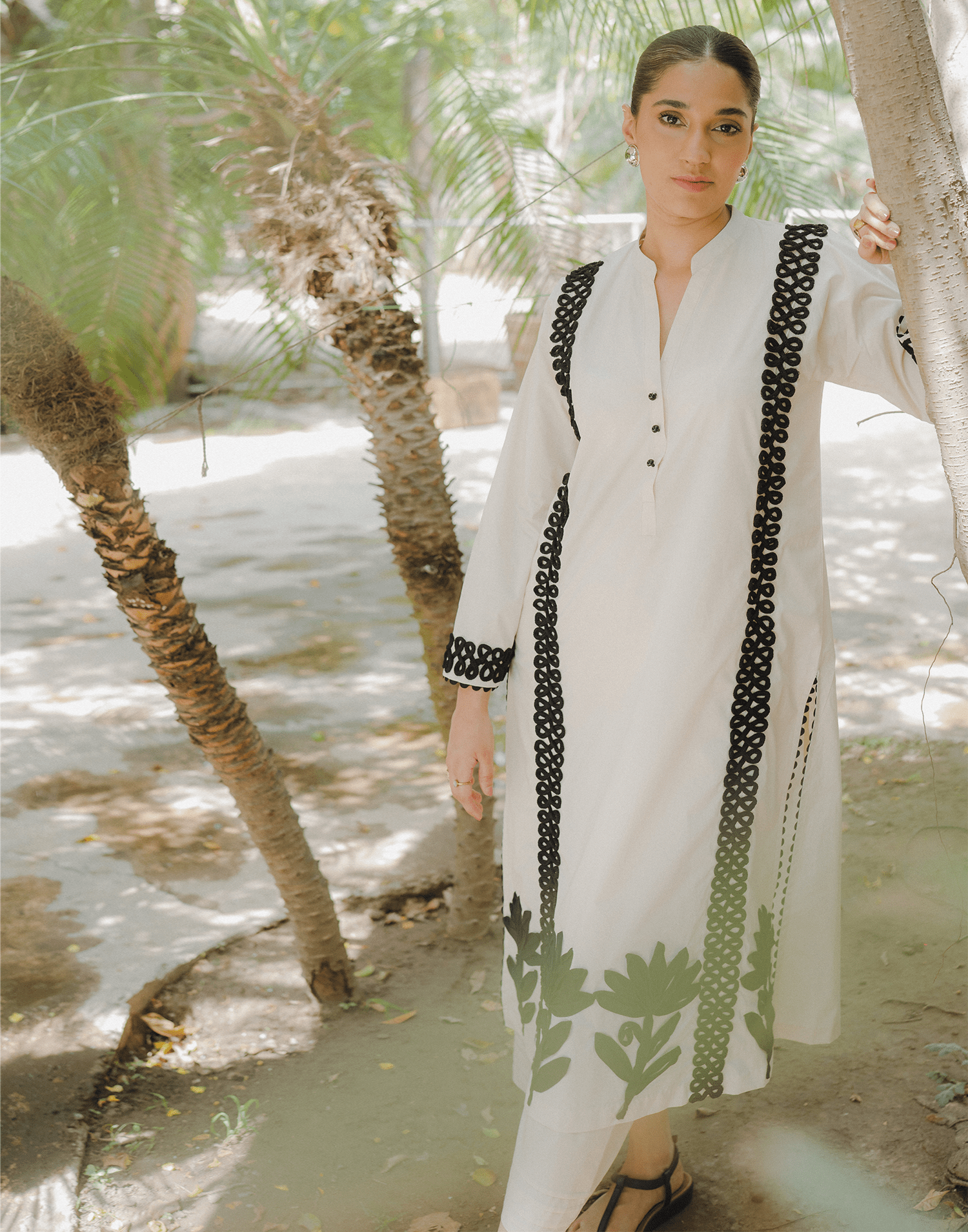 Monochromic-Magic-60-front-min