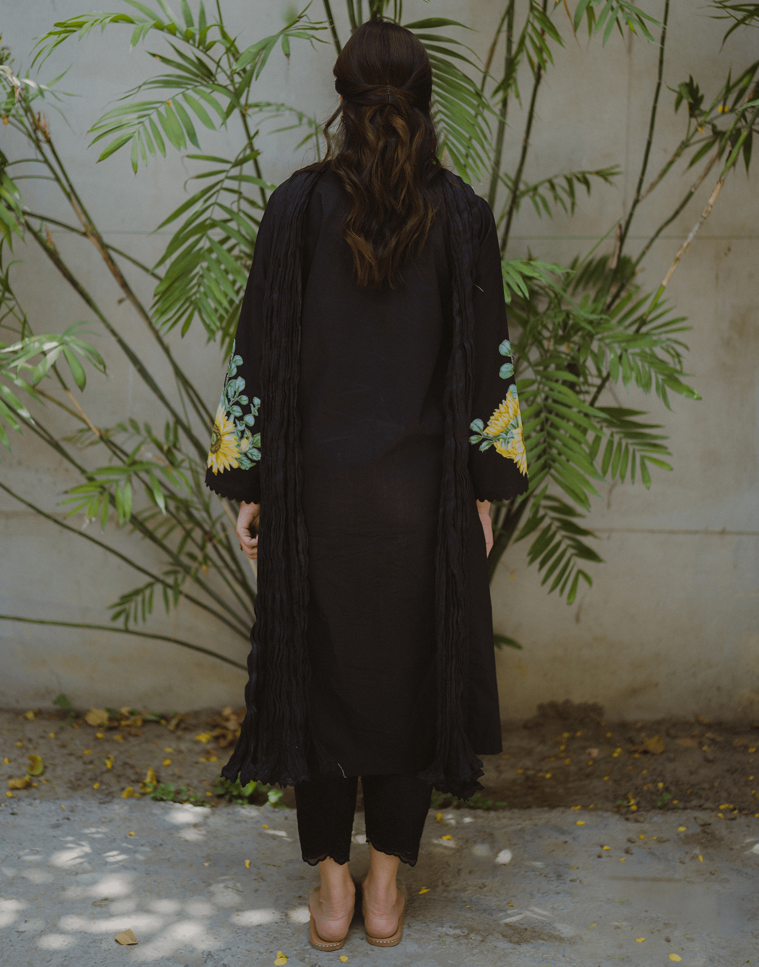 Noir Crinkle-10-01-min